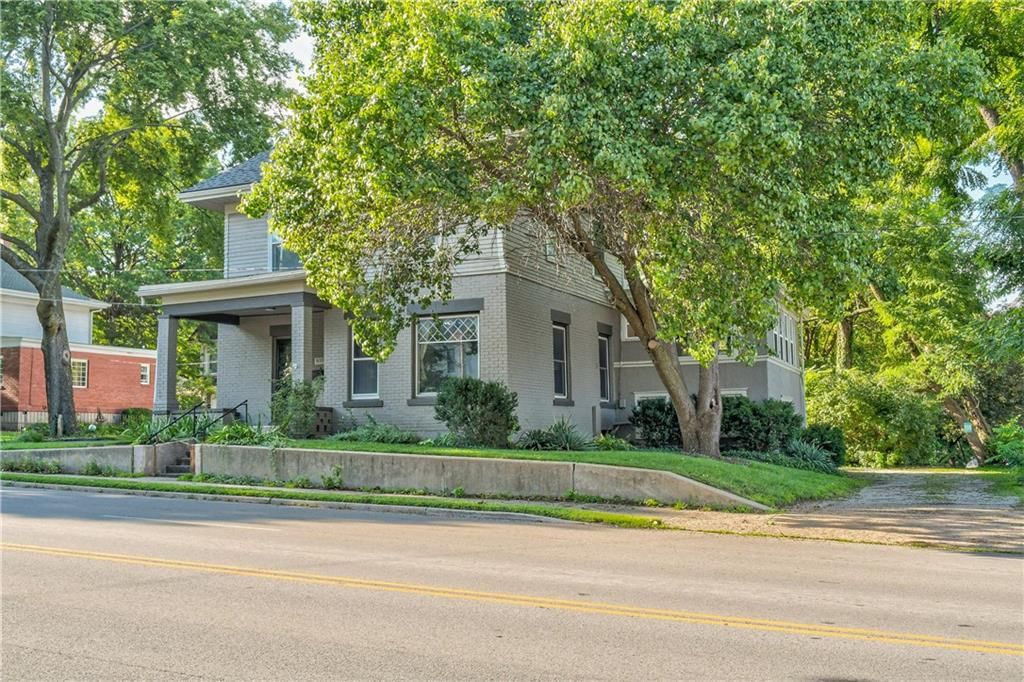 610 W Truman Road — photo 35