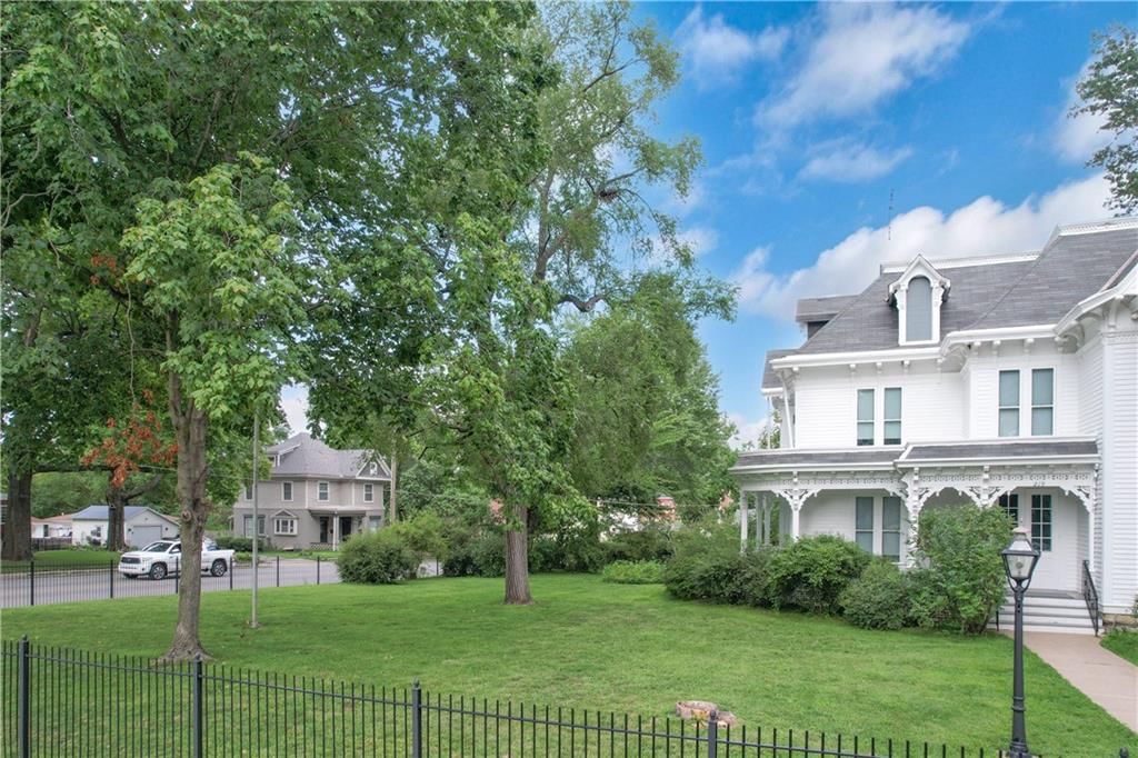 610 W Truman Road — photo 36