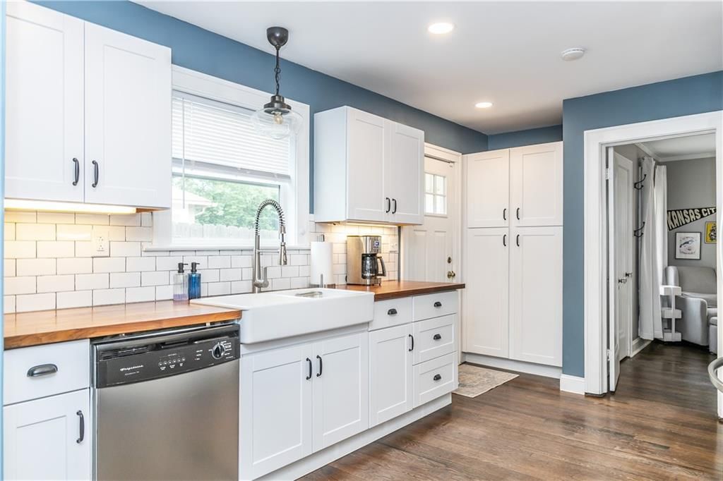 1124 W 75th Terrace — photo 13