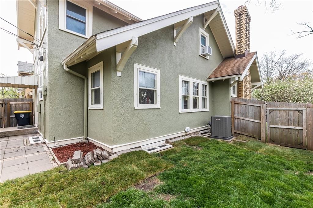 1124 W 75th Terrace — photo 34