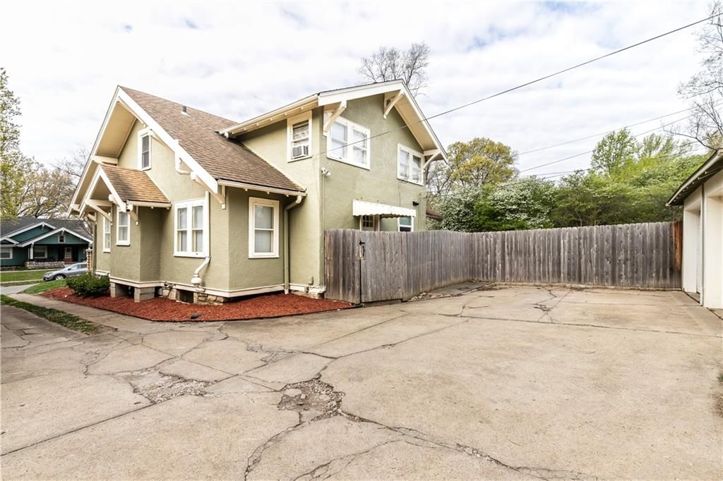 1124 W 75th Terrace — photo 38