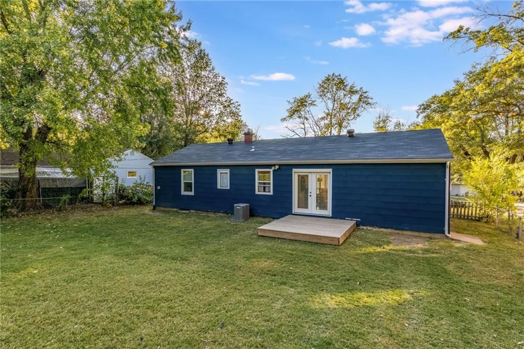 5907 Claremont Avenue — photo 17