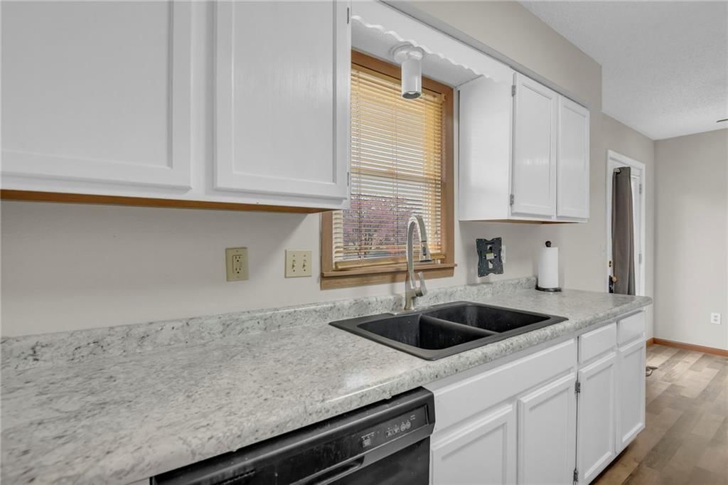1905 Brandon Street — photo 11