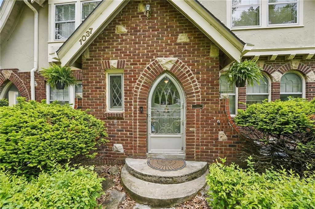 1037 W Gregory Boulevard — photo 2