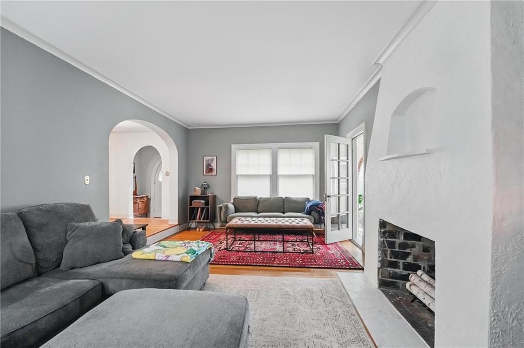 1037 W Gregory Boulevard — photo 14