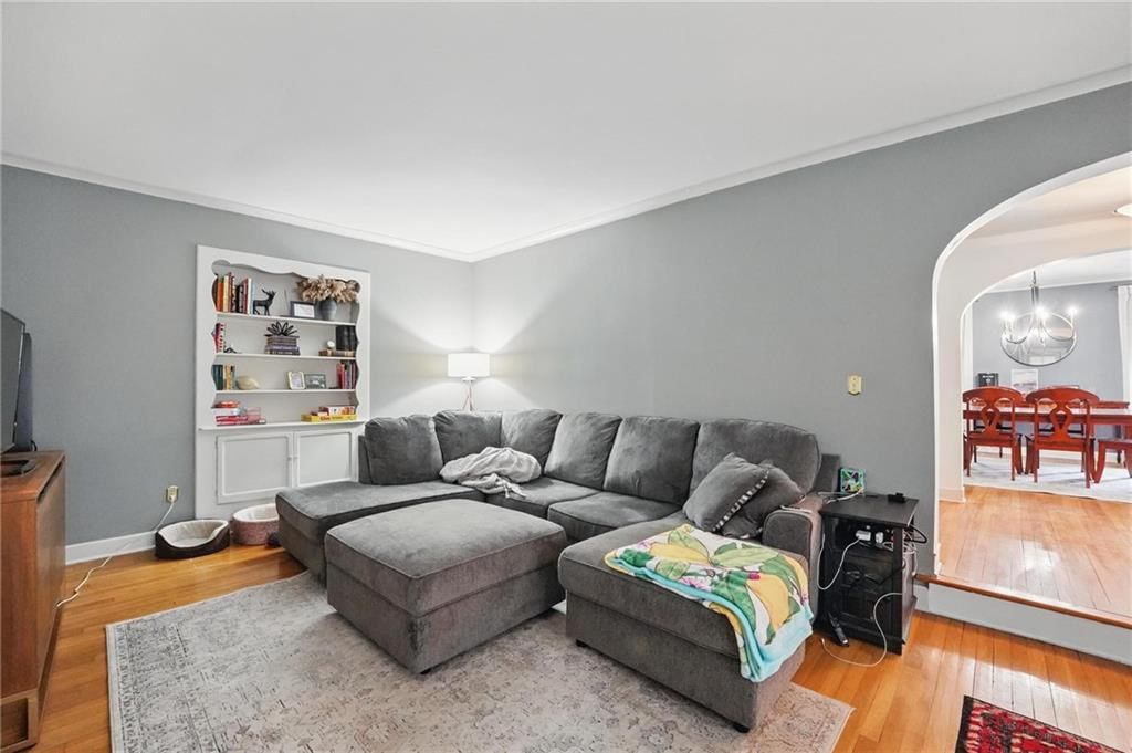 1037 W Gregory Boulevard — photo 16