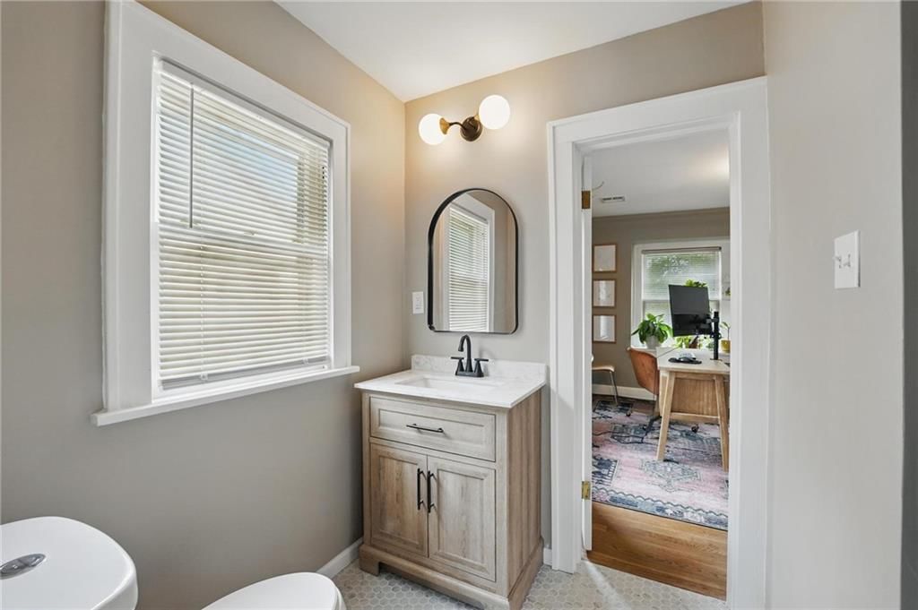 1037 W Gregory Boulevard — photo 20