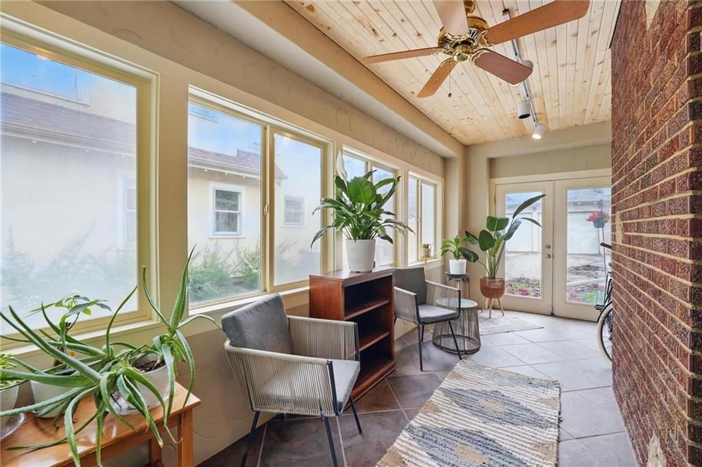 1037 W Gregory Boulevard — photo 29