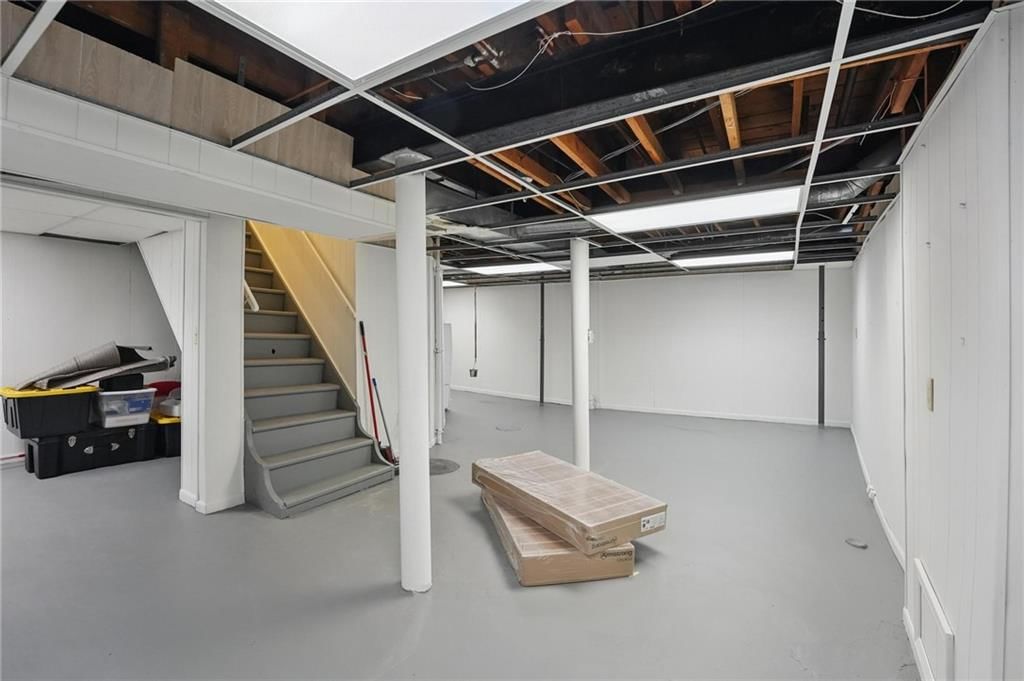 1037 W Gregory Boulevard — photo 32