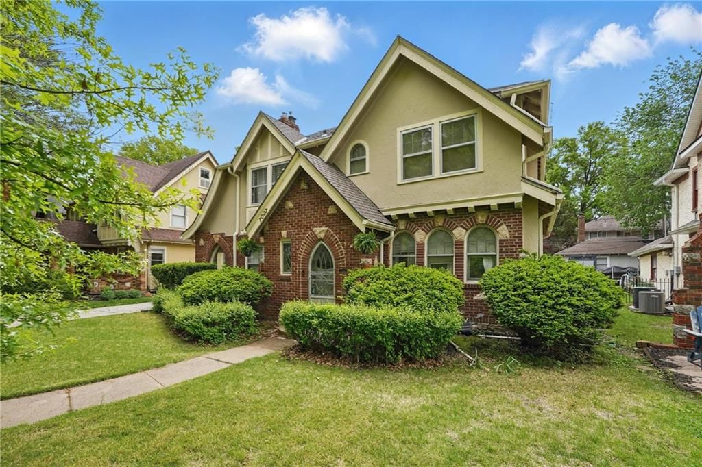 1037 W Gregory Boulevard — photo 33