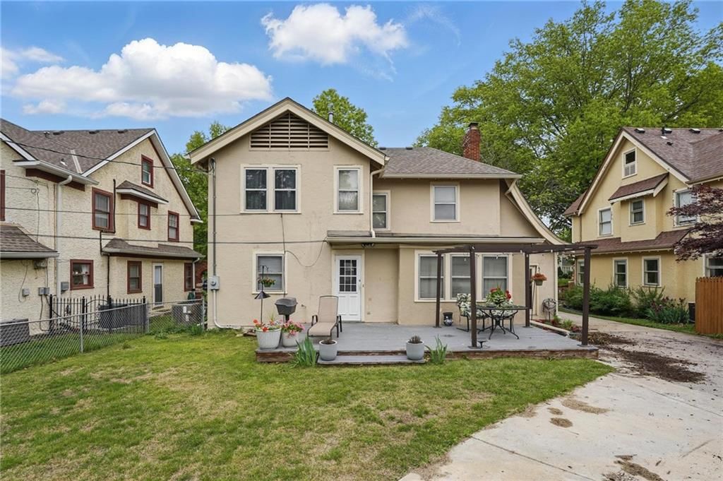 1037 W Gregory Boulevard — photo 36