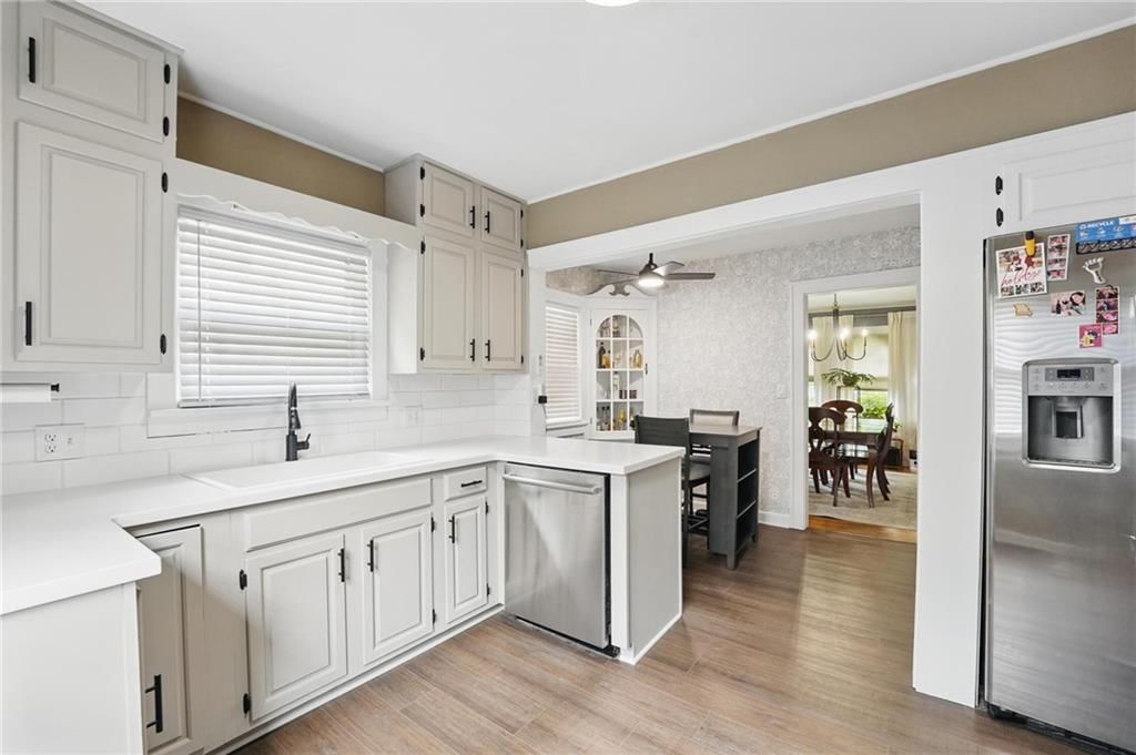 1037 W Gregory Boulevard — photo 9