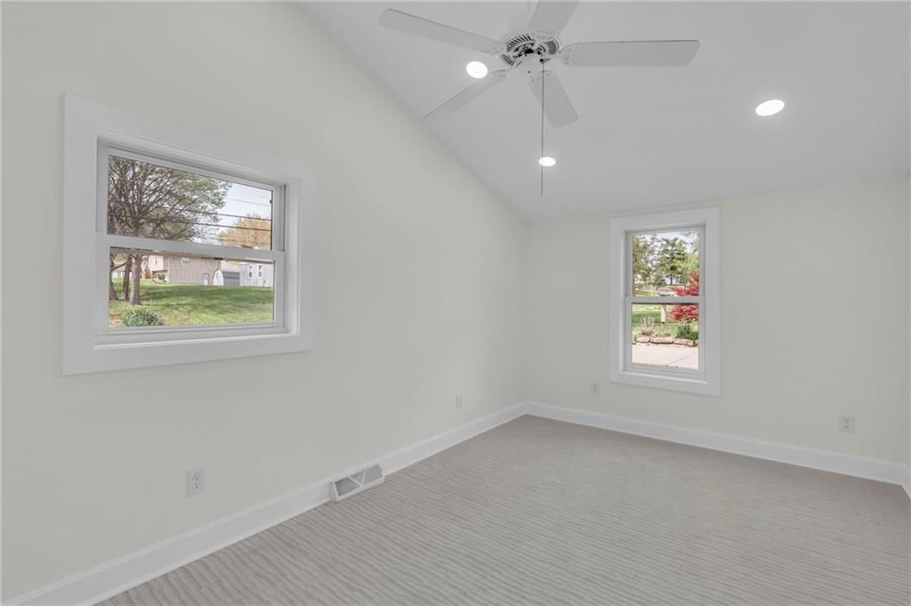 7209 N Troost Avenue — photo 18