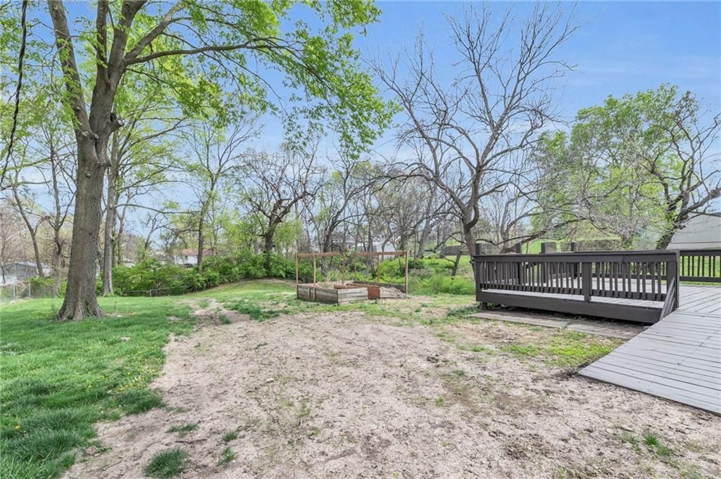 7209 N Troost Avenue — photo 32