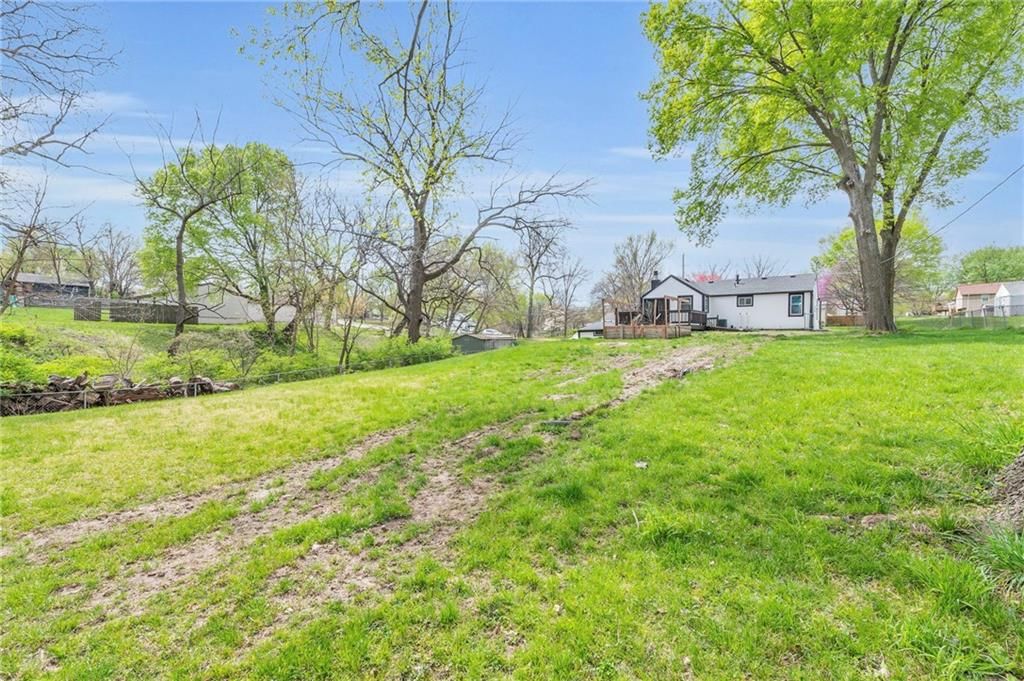 7209 N Troost Avenue — photo 33
