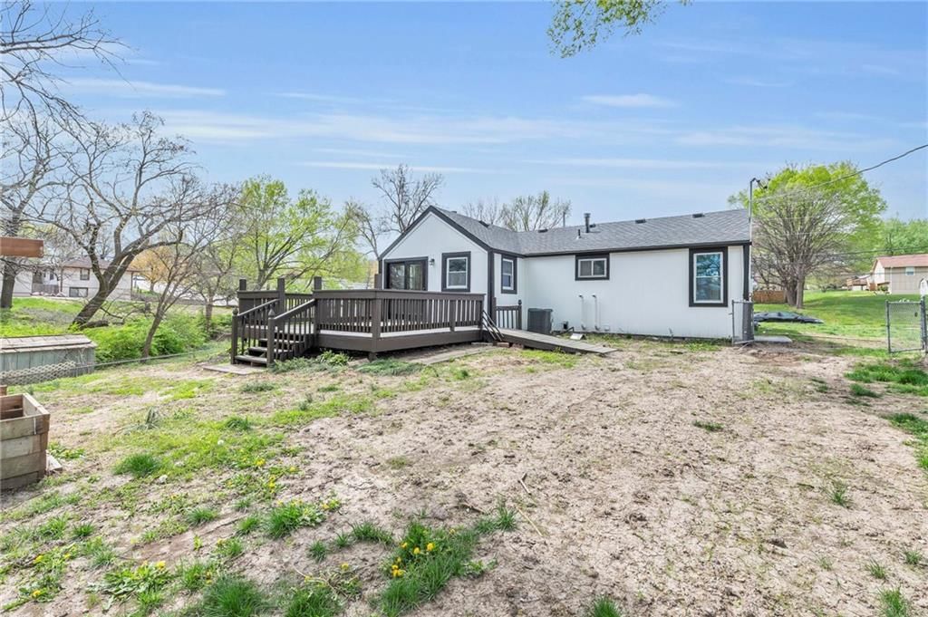 7209 N Troost Avenue — photo 35