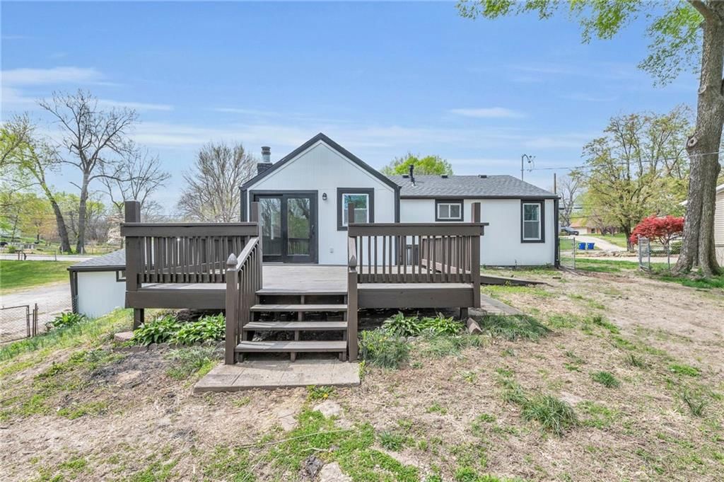 7209 N Troost Avenue — photo 36