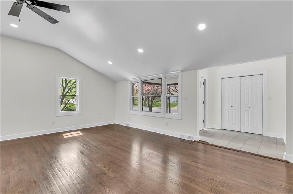 7209 N Troost Avenue — photo 5
