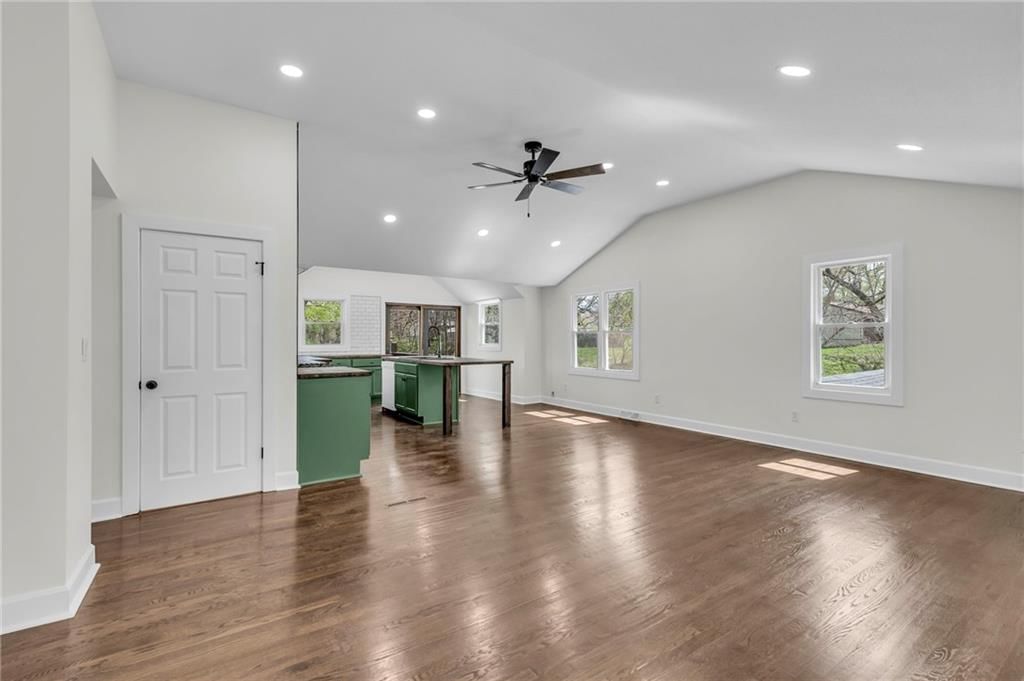 7209 N Troost Avenue — photo 6