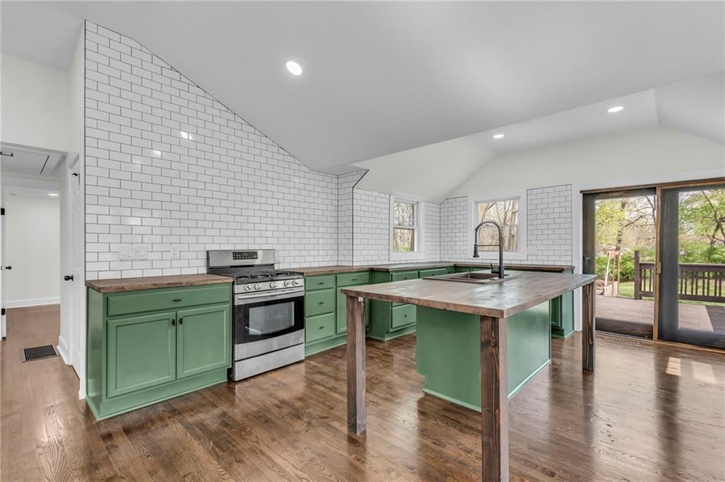 7209 N Troost Avenue — photo 8