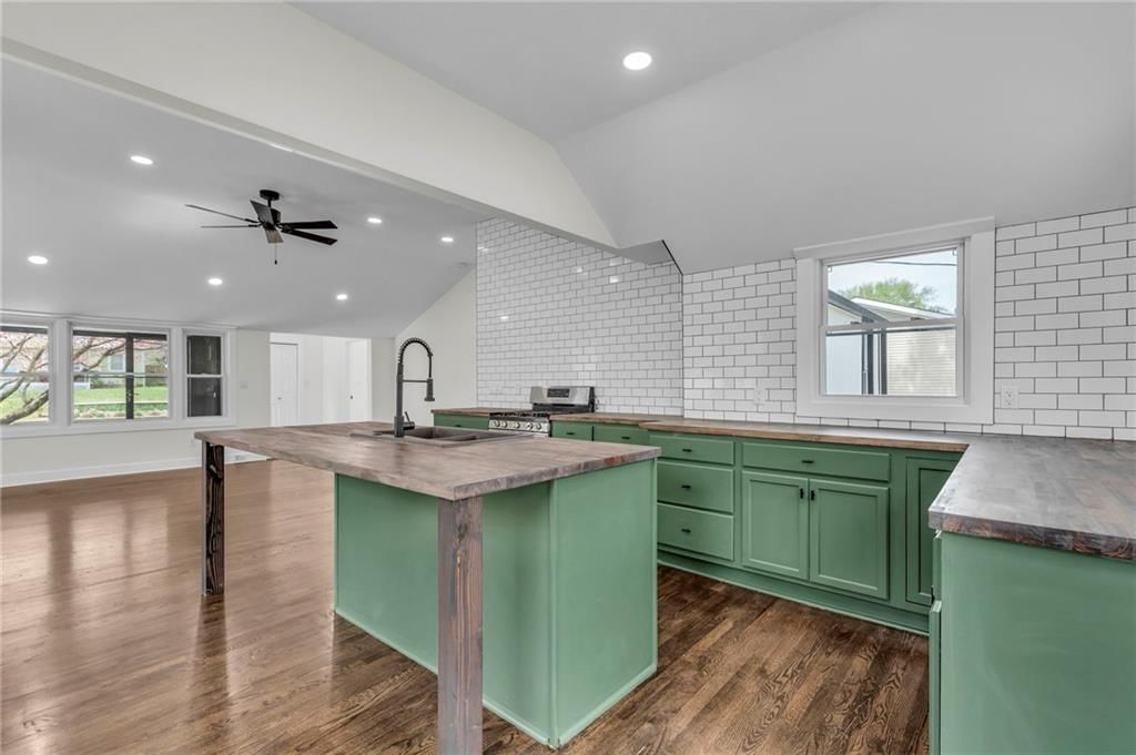 7209 N Troost Avenue — photo 9