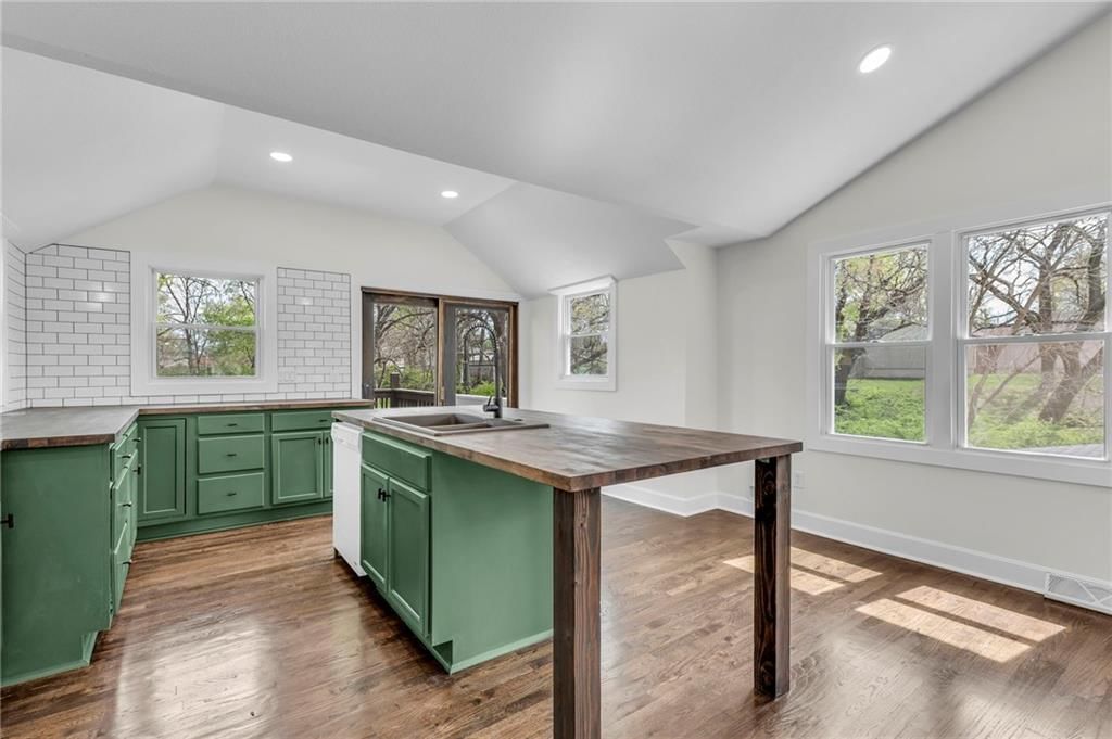 7209 N Troost Avenue — photo 10