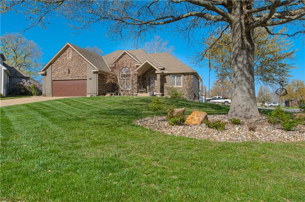 1004 NW Springdale Street, Lee's Summit, MO