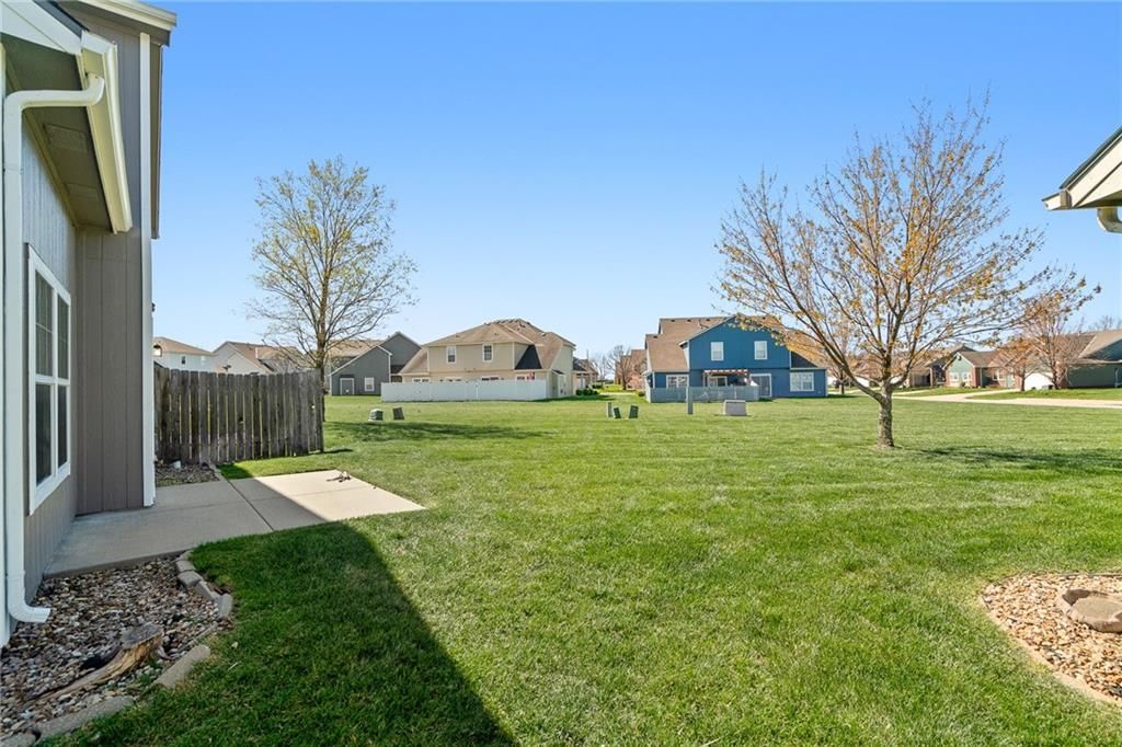 437 W ACORN Street — photo 31