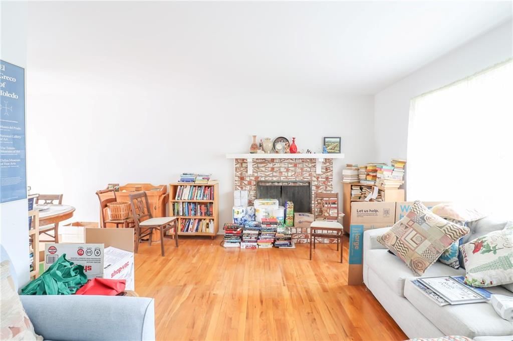 302 Johnson Drive — photo 3