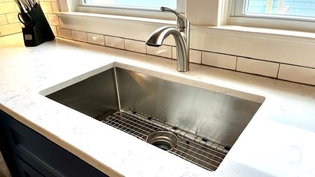 811 W 6th Street — photo 26