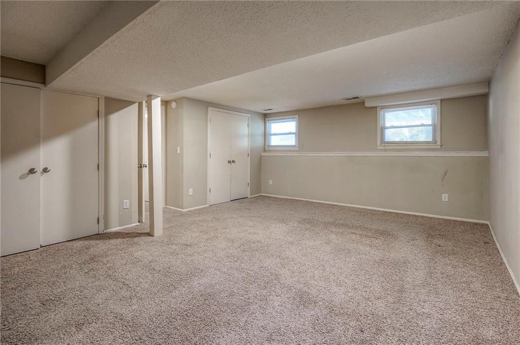 9805 Hillcrest Road — photo 32