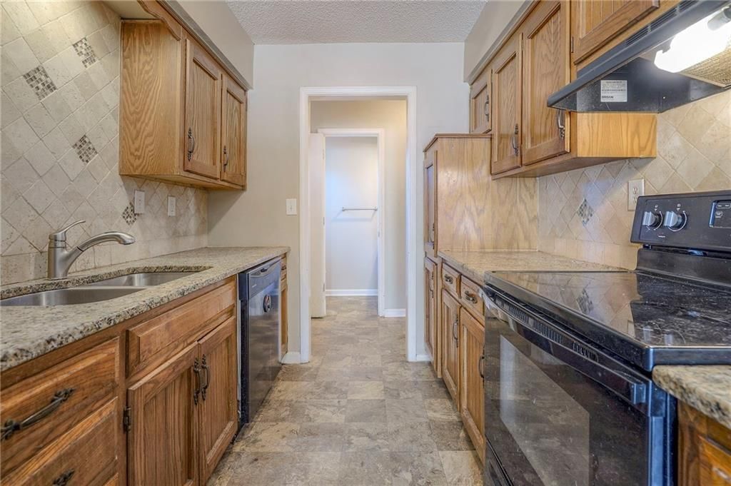 9805 Hillcrest Road — photo 7
