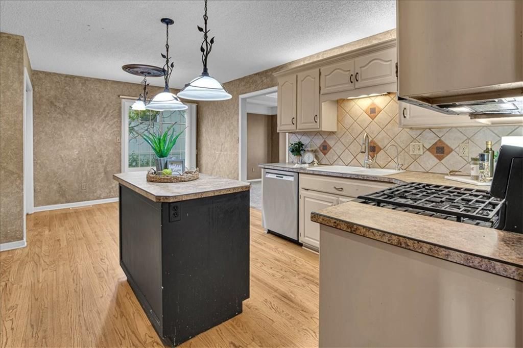 120 NW Whitlock Drive — photo 16