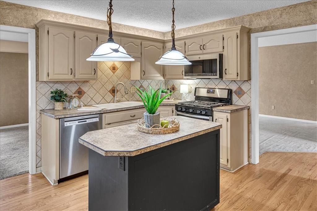120 NW Whitlock Drive — photo 17