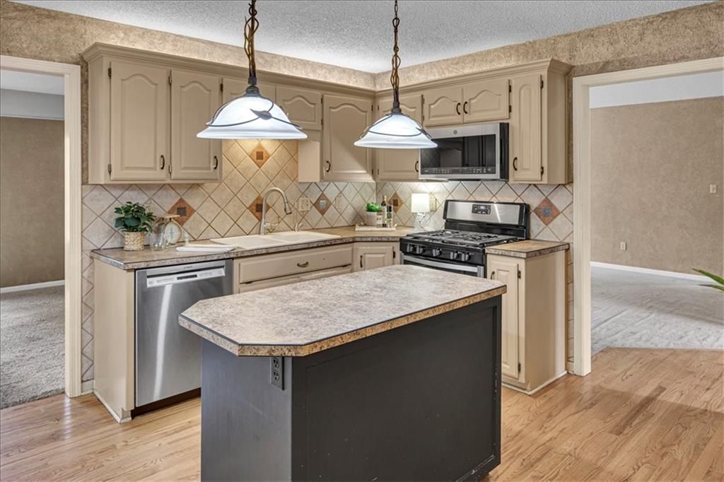 120 NW Whitlock Drive — photo 18