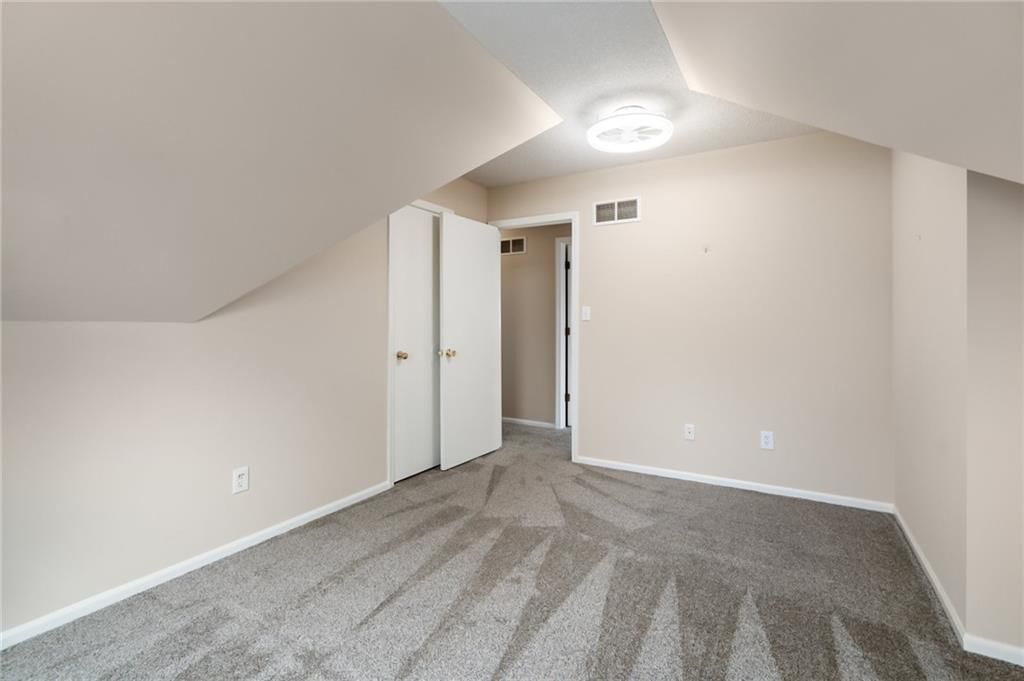 910 Monroe Street — photo 32