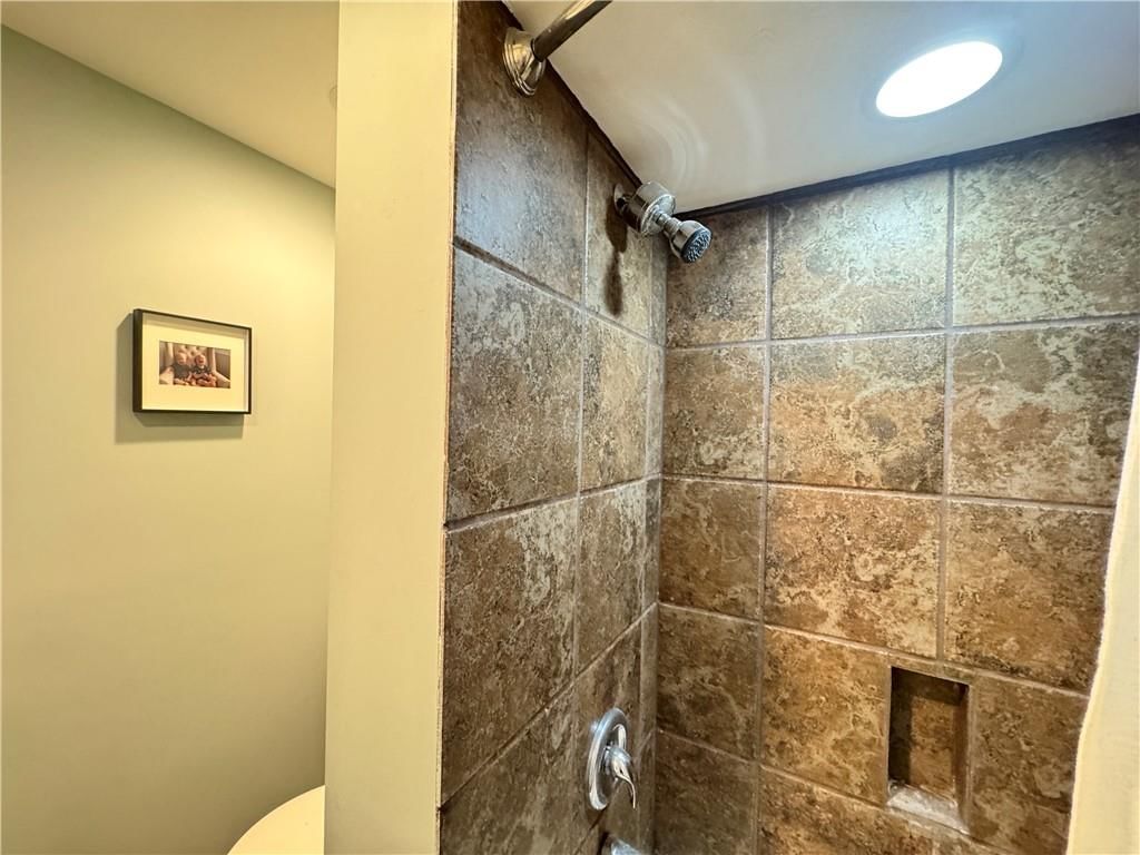 104 E Ohio Street — photo 15