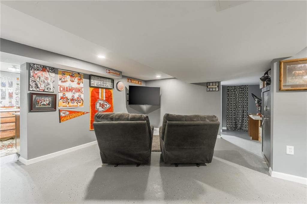 6806 N Euclid Avenue — photo 37