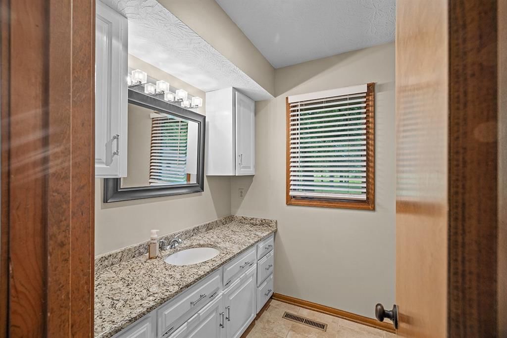 3006 E 8th Street — photo 23