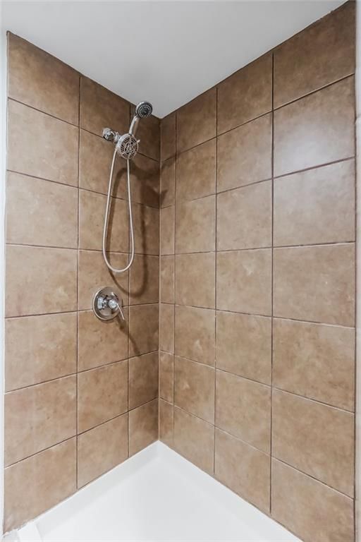 9018 Hemlock Drive — photo 16