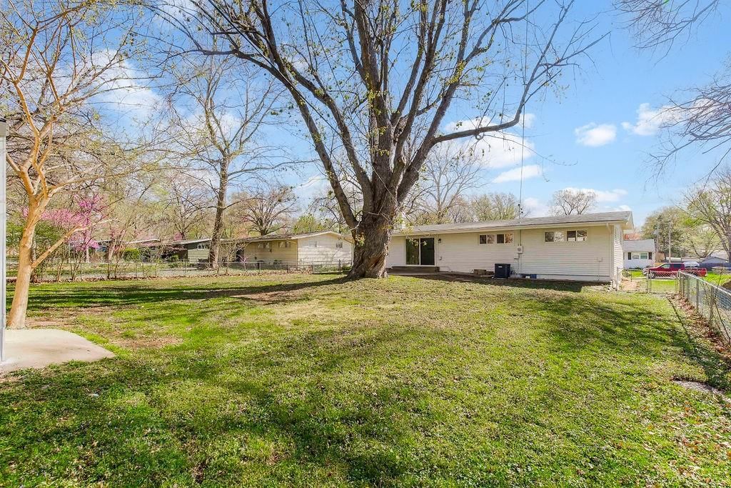 9018 Hemlock Drive — photo 18