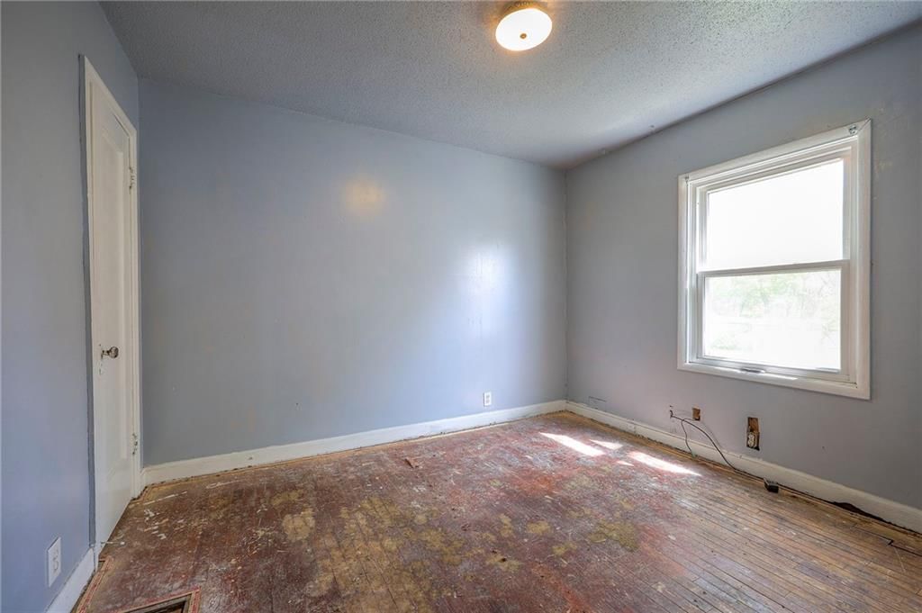 8345 Campbell Street — photo 6