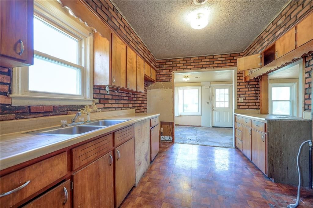 8345 Campbell Street — photo 8