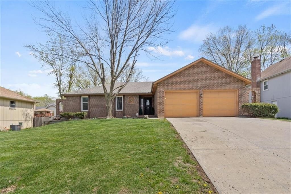 6203 Greenwood Drive, Shawnee, KS