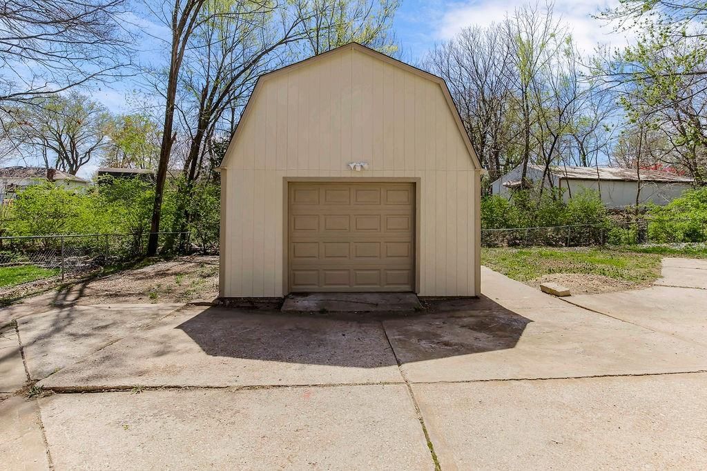 1203 W Elm Street — photo 32