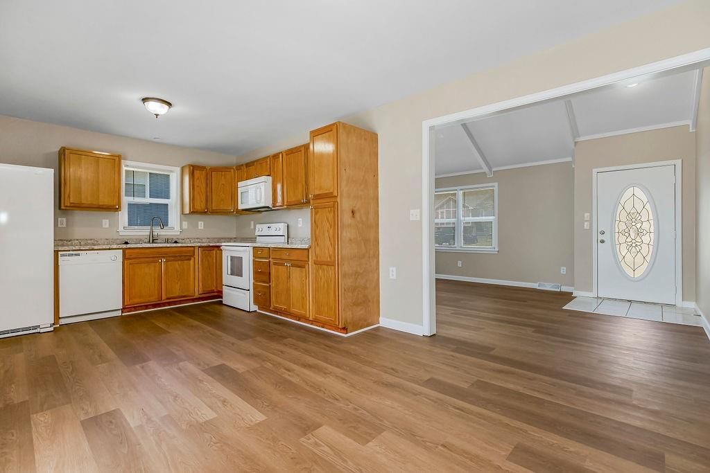 1203 W Elm Street — photo 8