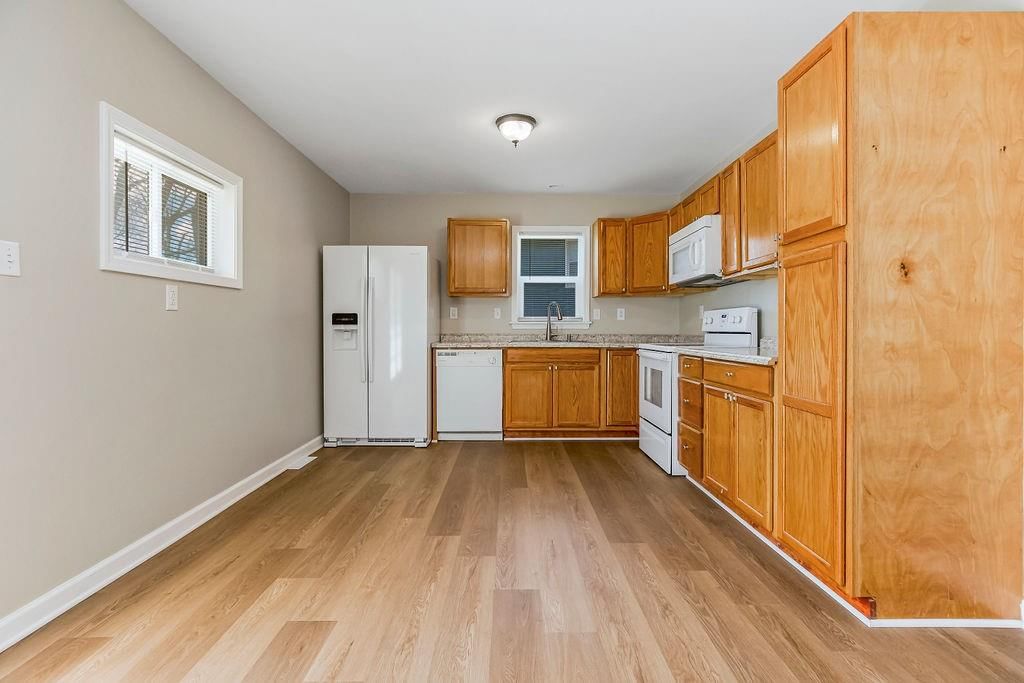1203 W Elm Street — photo 9