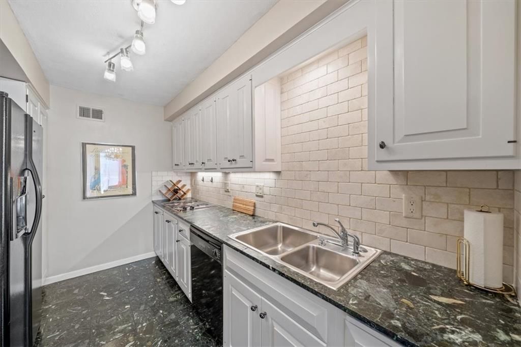 4579 Walnut Street — photo 13