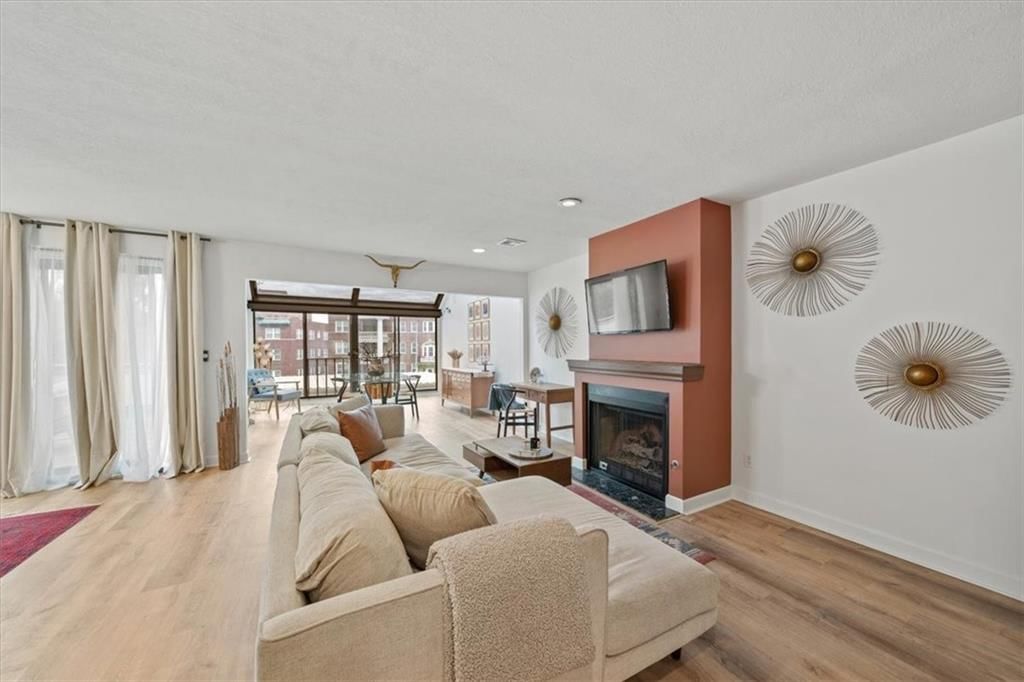 4579 Walnut Street — photo 3