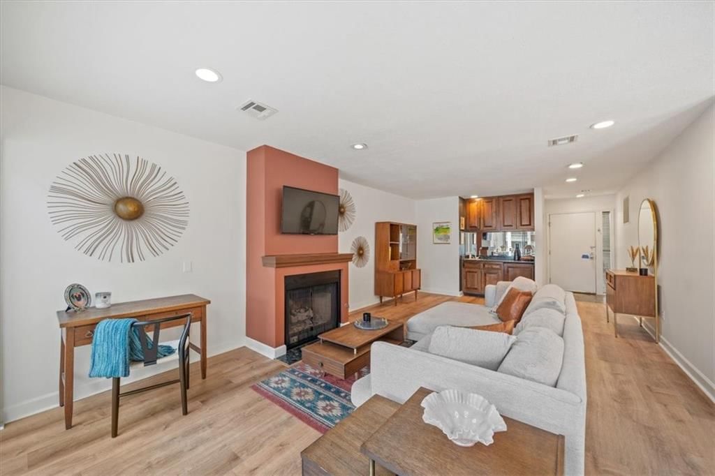 4579 Walnut Street — photo 6
